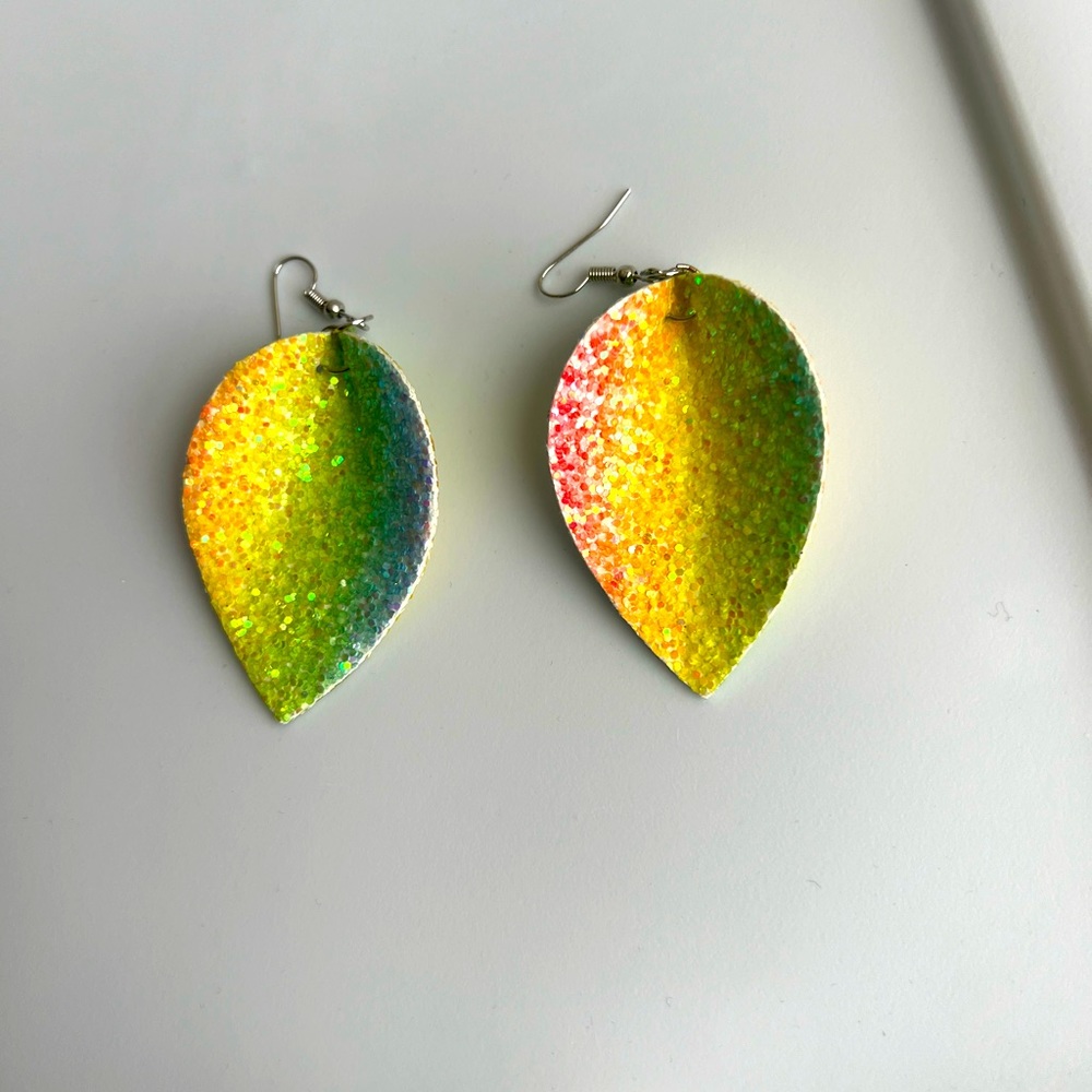 Glitter scoop leaf earrings